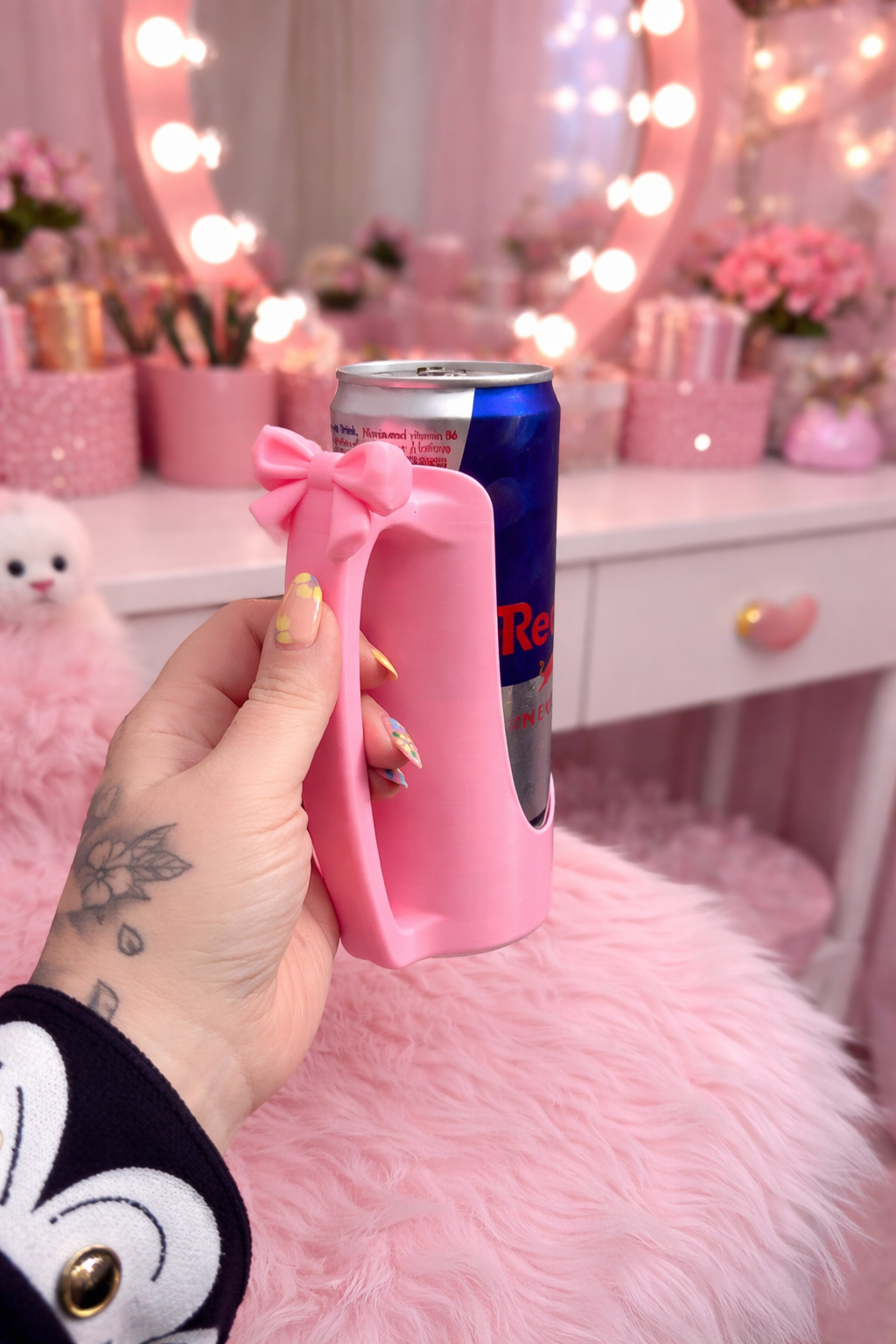 Energy drink can holder with lid