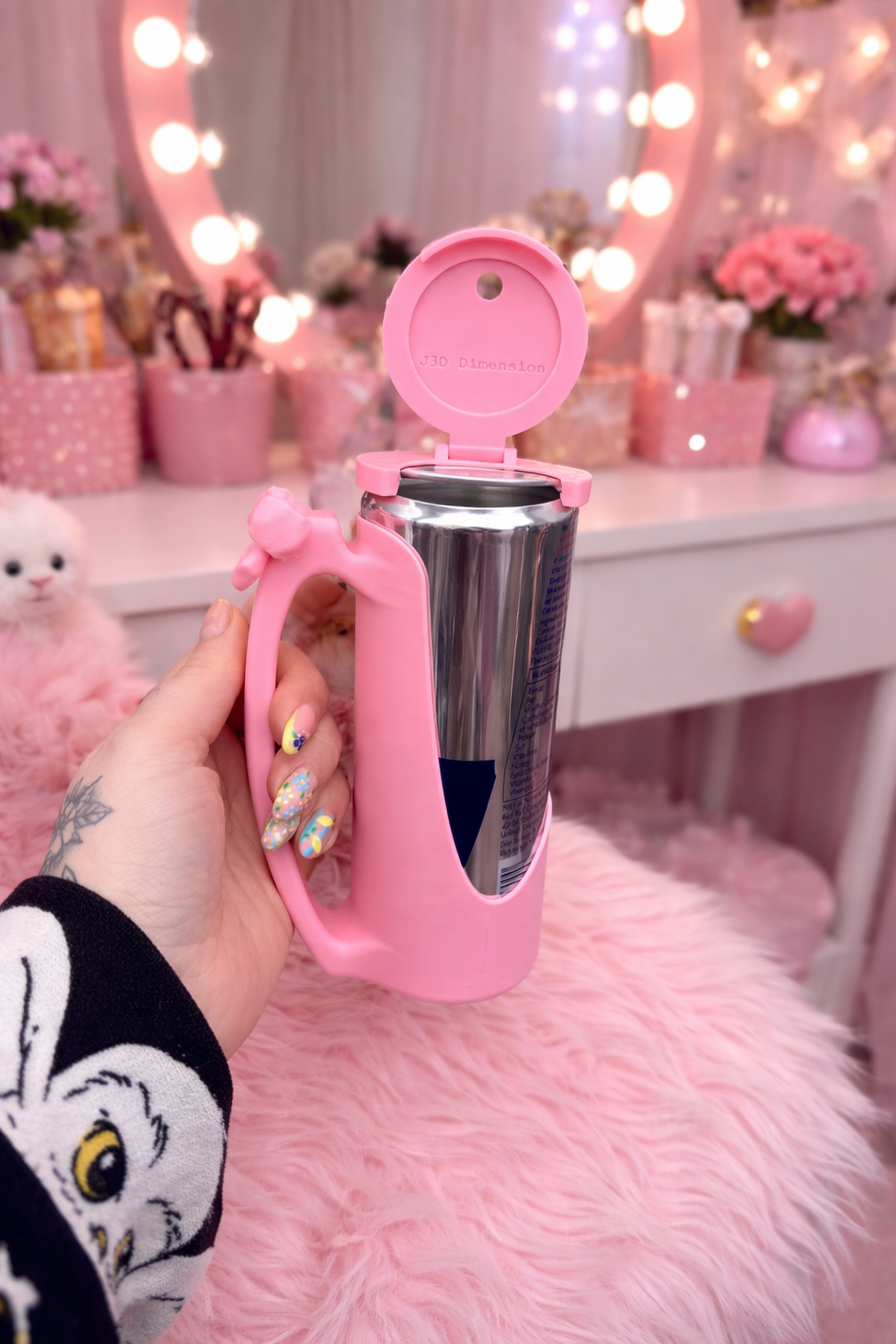 Energy drink can holder with lid