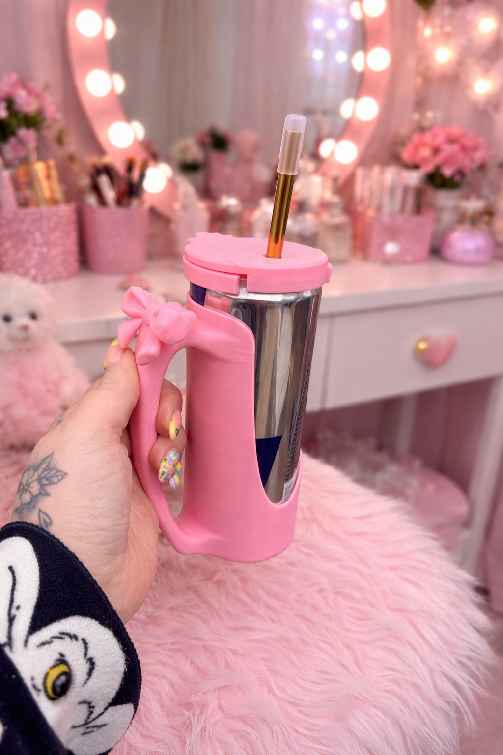 Energy drink can holder with lid